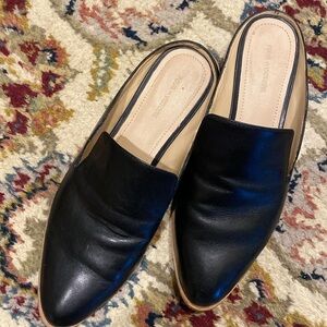 Pour La Victoire black leather mules. Size 8